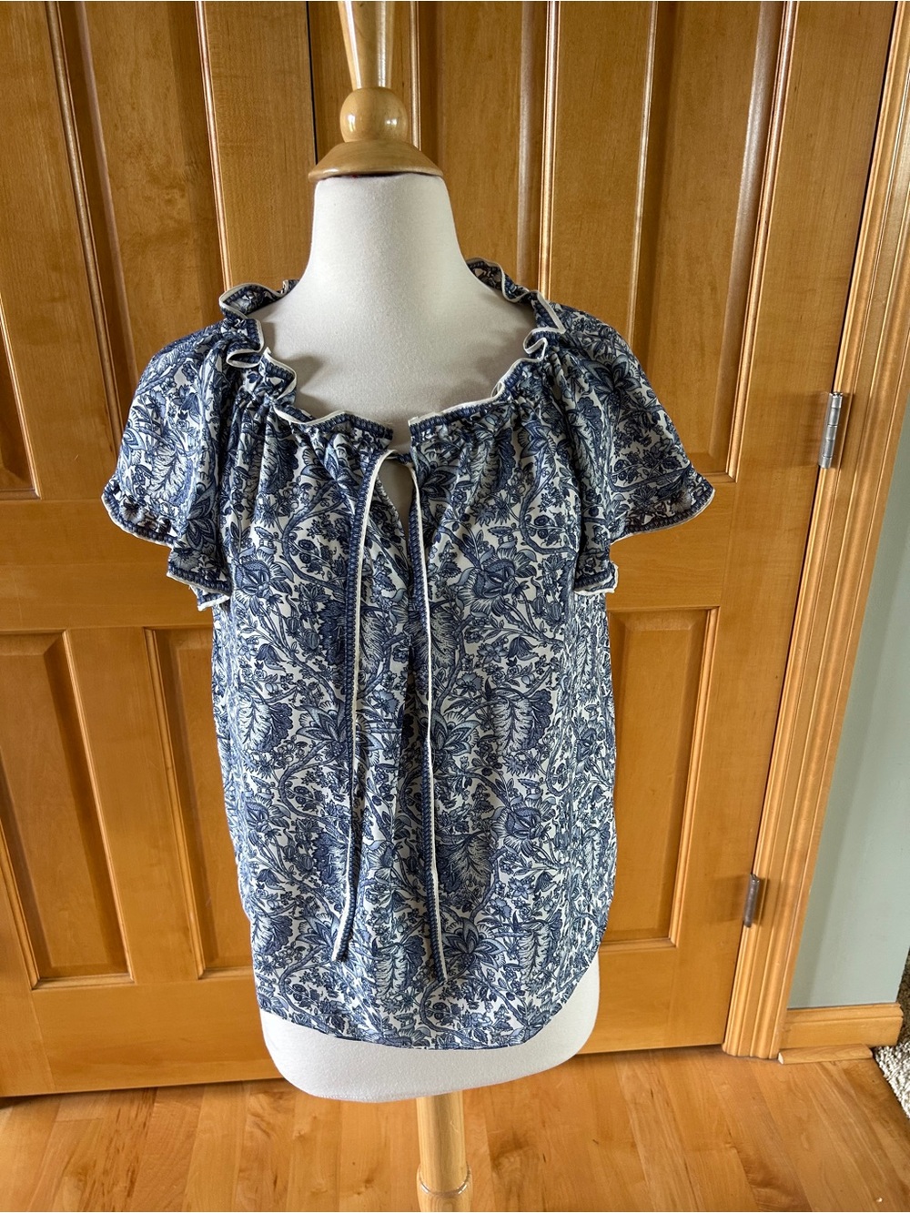 Max Studio Navy and White Floral Tie-Neck Flutter Sleeve Blouse